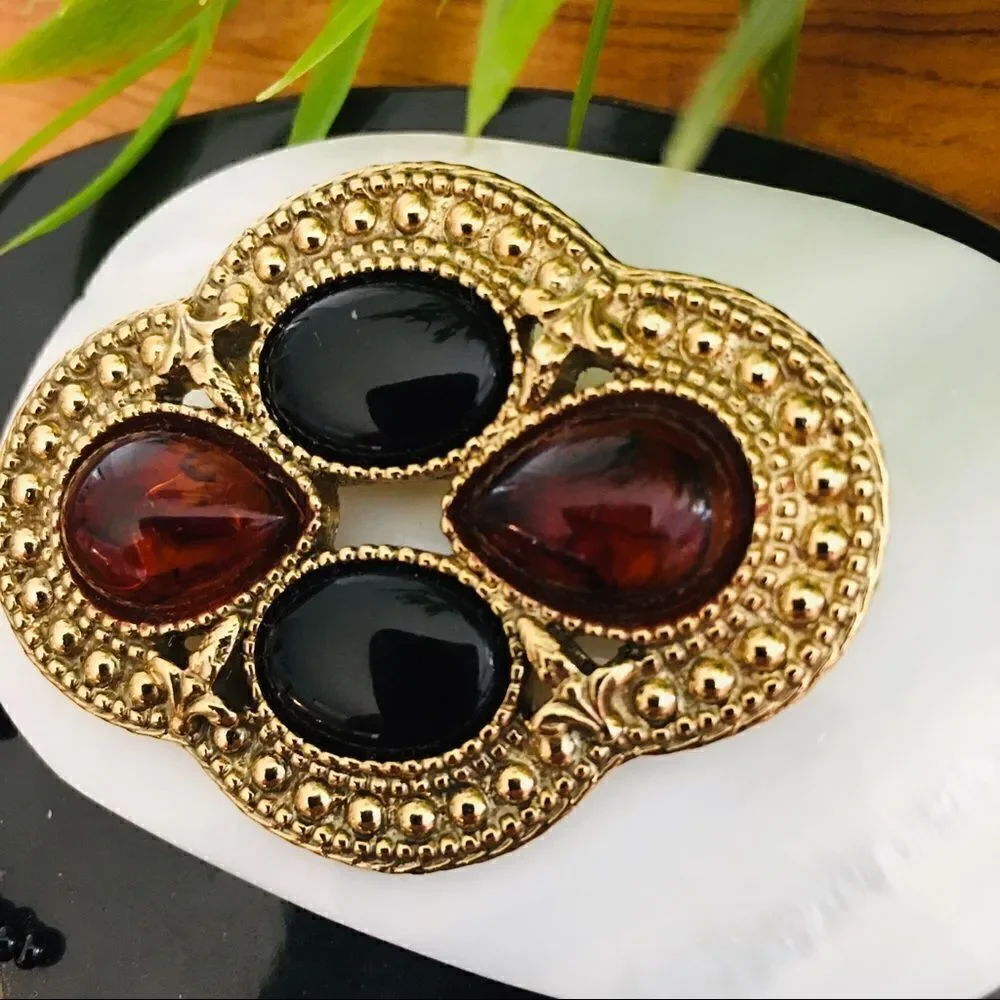 Vintage Amber Black Onyx resin Textured Filigree Gold Brooch 4302